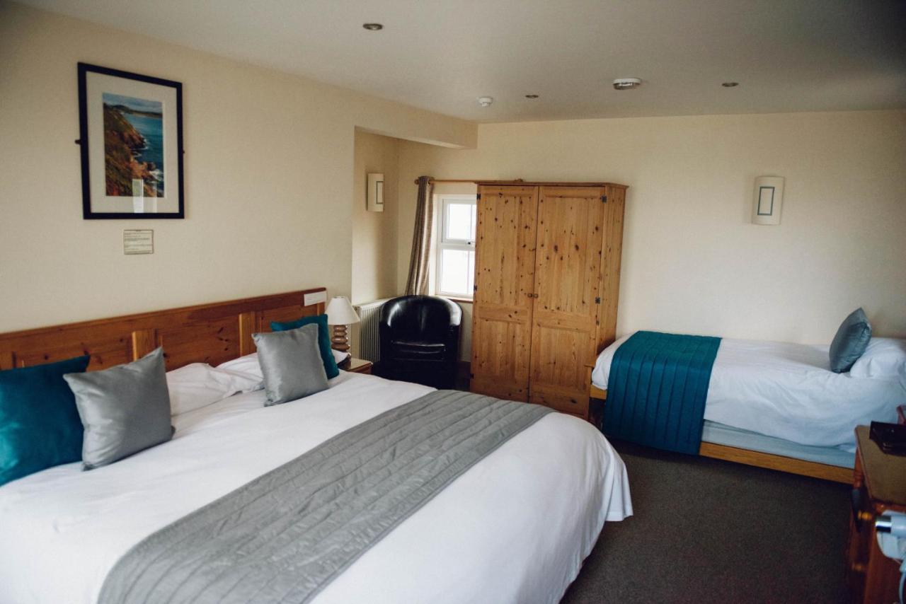 Gwesty Ty Newydd Hotel อาเบอร์ดารอน ภายนอก รูปภาพ