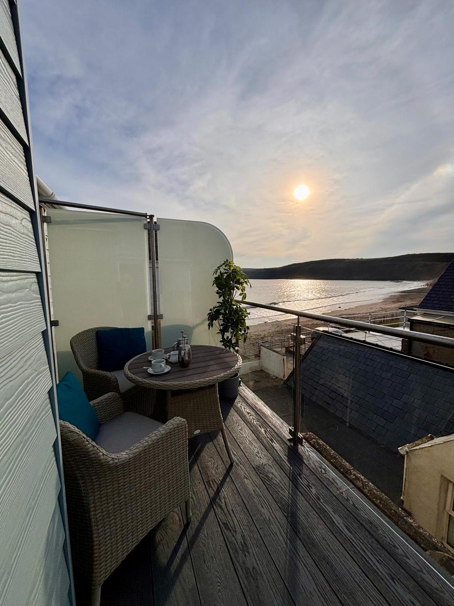 Gwesty Ty Newydd Hotel อาเบอร์ดารอน ภายนอก รูปภาพ