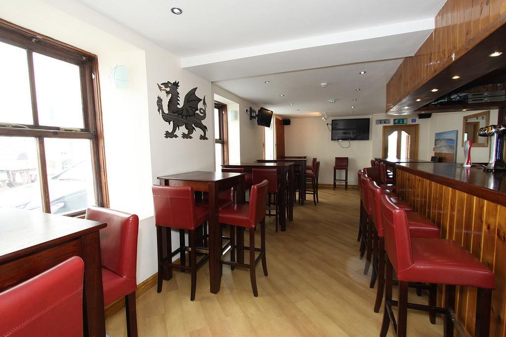 Gwesty Ty Newydd Hotel อาเบอร์ดารอน ภายนอก รูปภาพ