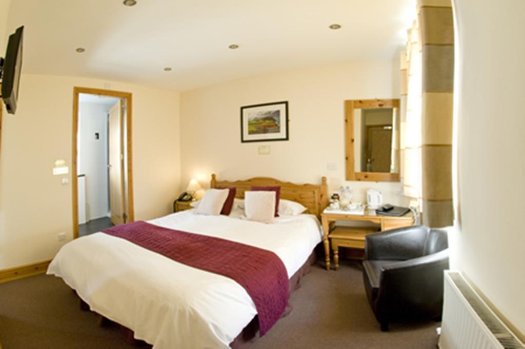 Gwesty Ty Newydd Hotel อาเบอร์ดารอน ภายนอก รูปภาพ