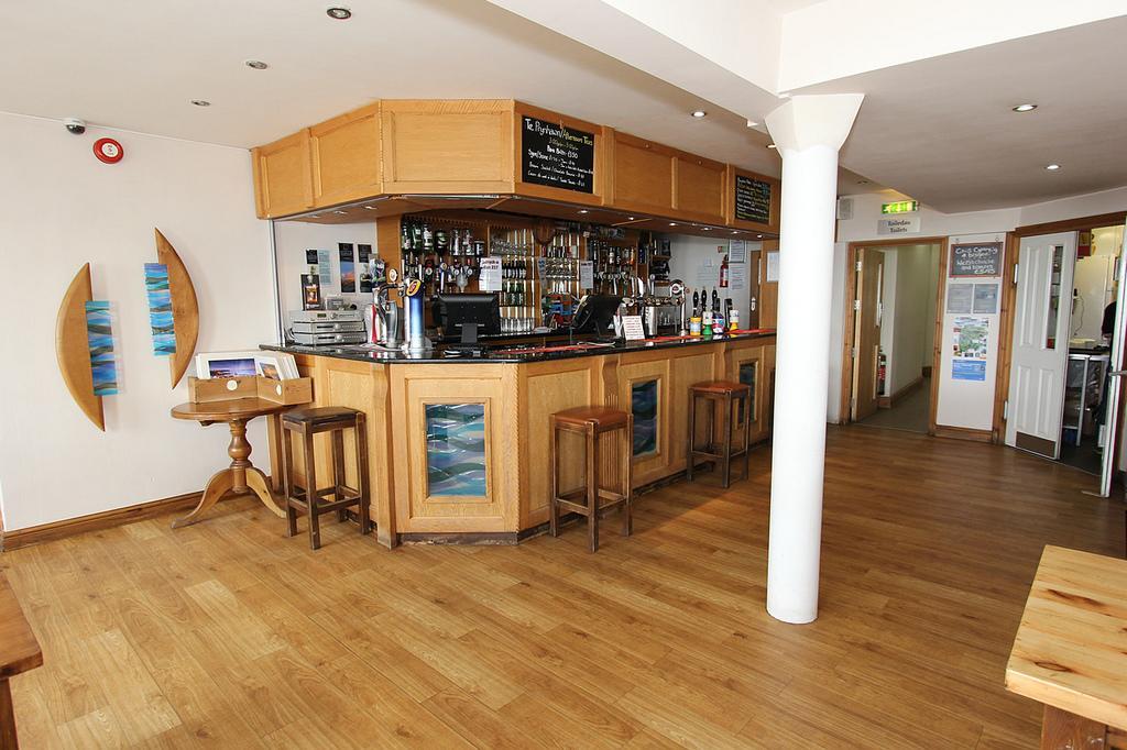 Gwesty Ty Newydd Hotel อาเบอร์ดารอน ภายนอก รูปภาพ